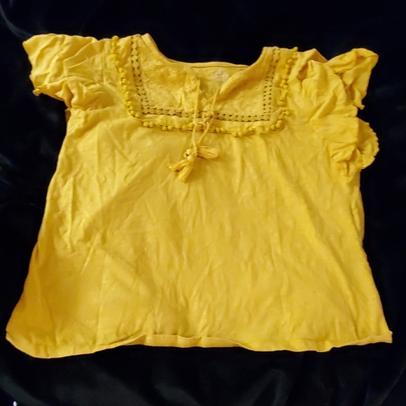 Mustard yellow top. - Picture 1 of 4